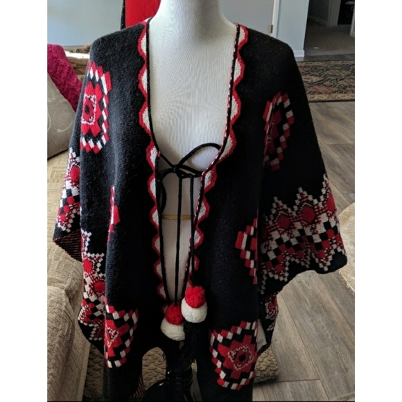 Relativity Sweaters - Relativity Patterned winter Pancho arm holes
